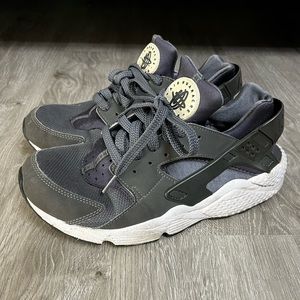 Womens Nike Air Huarache Athletic Shoes